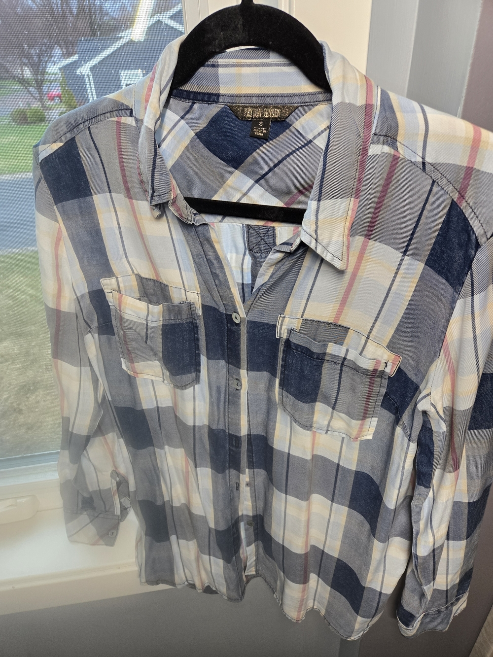 Ariya & Co. Women's Blue Plaid Button-Down Shirt